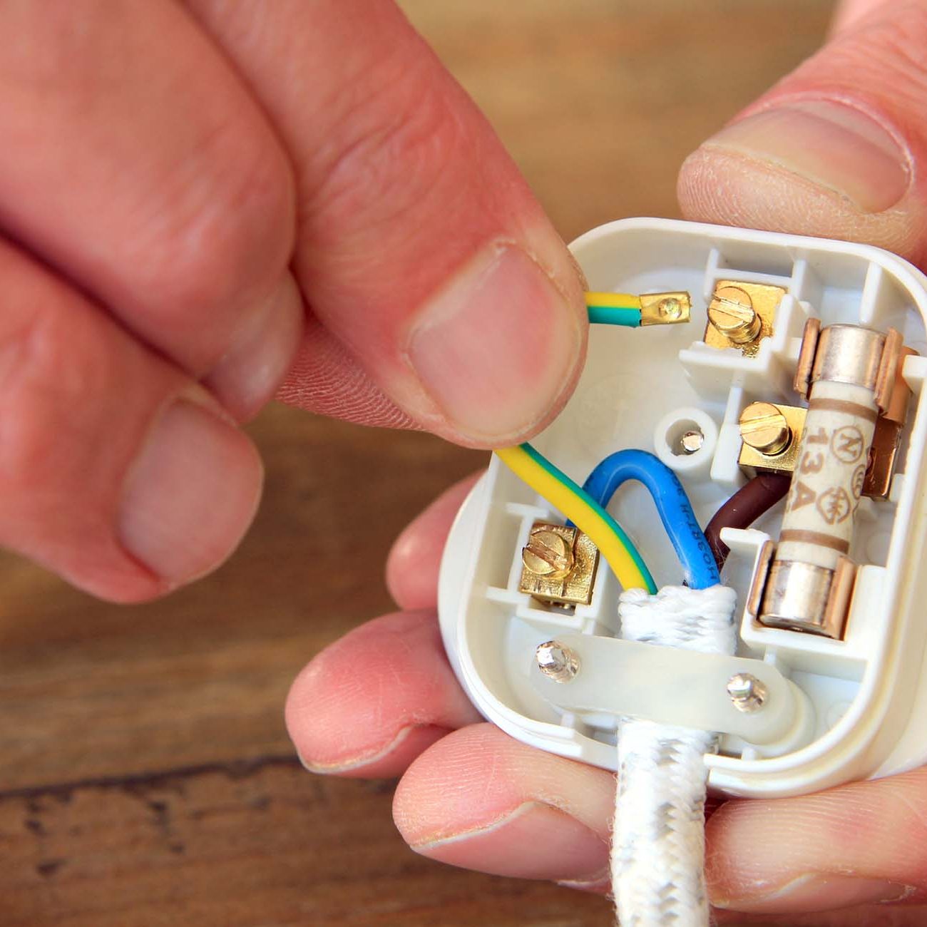 Rewiring a UK 13 amp domestic electric plug